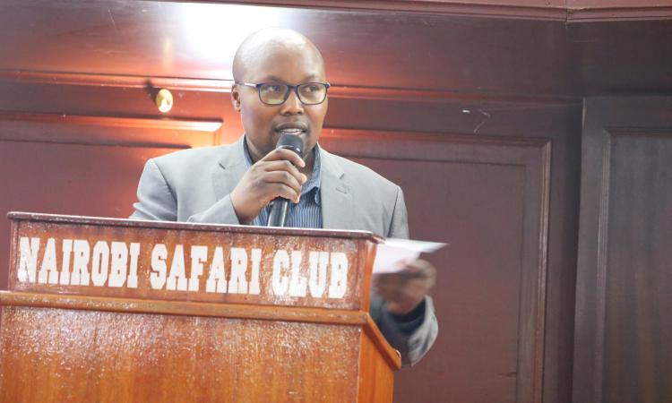 CHAIRMAN CHUNA SACCO ,MR .KEFAH OMWANDO DELIVERING A SPEECH DURING THE 6TH ADM AT NAIROBI SAFARI CLUB